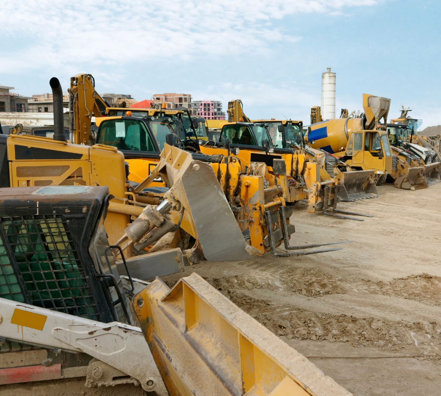 Maquinaria de construcción alineada